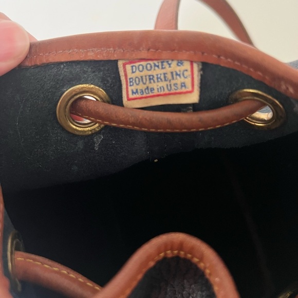 Vintage Dooney & Bourke Navy Blue & Tan Pebbled Leather Drawstring Bucket Bag - Picture 13 of 16